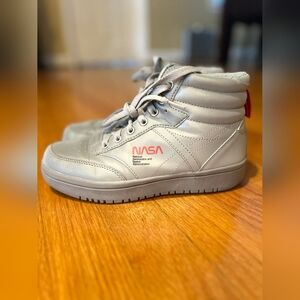 NASA Holographic High Top Size 6.5 M